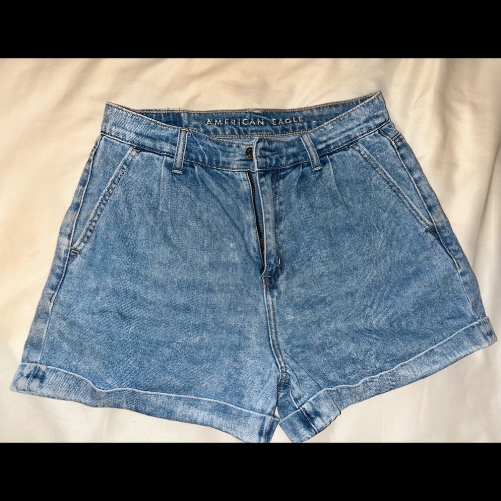American eagle mom short-Medium wash size 2